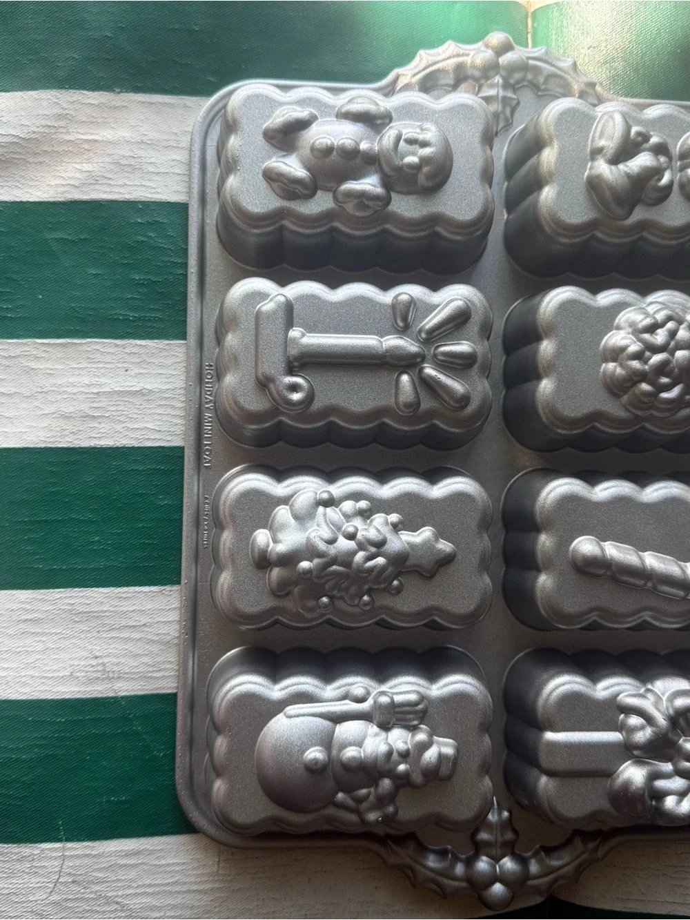 🎄 STUNNING Vintage Nordic Ware Holiday Mini Loaf Pan! 🎄